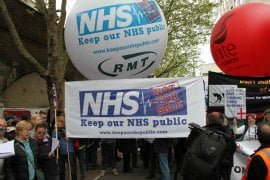 Thousands march in London to defend the NHS