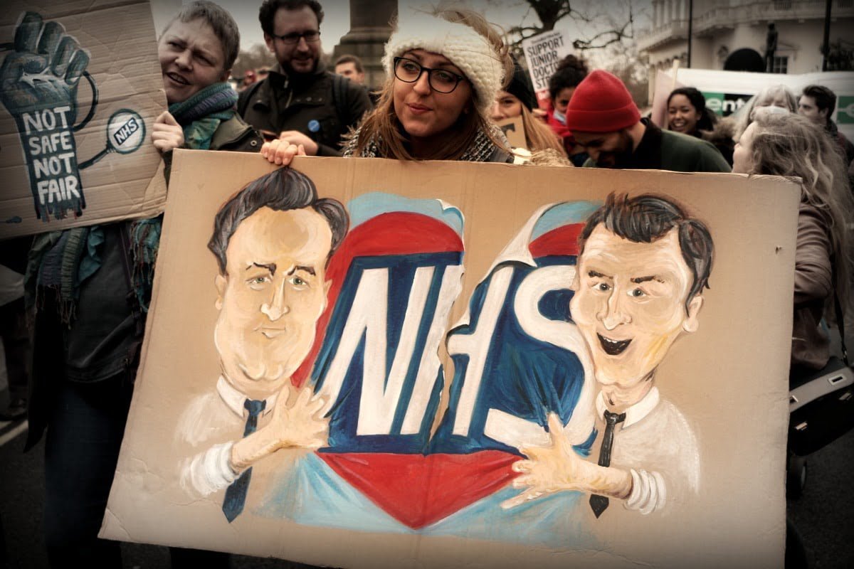 Junior doctors say: fight together to resist Tory attacks