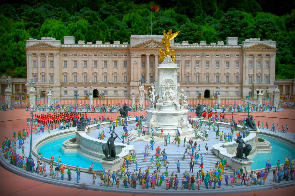 The Buckingham Palace repairs: a Royal rip off
