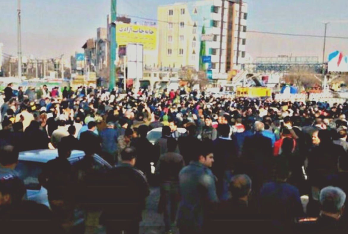 Iranian regime shaken by new mass movement