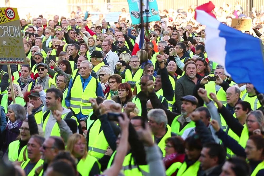 French yellow vests: overthrow the government!