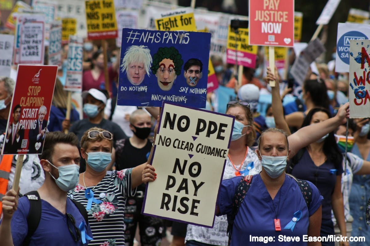 “We can’t feed ourselves with claps”: NHS workers protest for fair pay