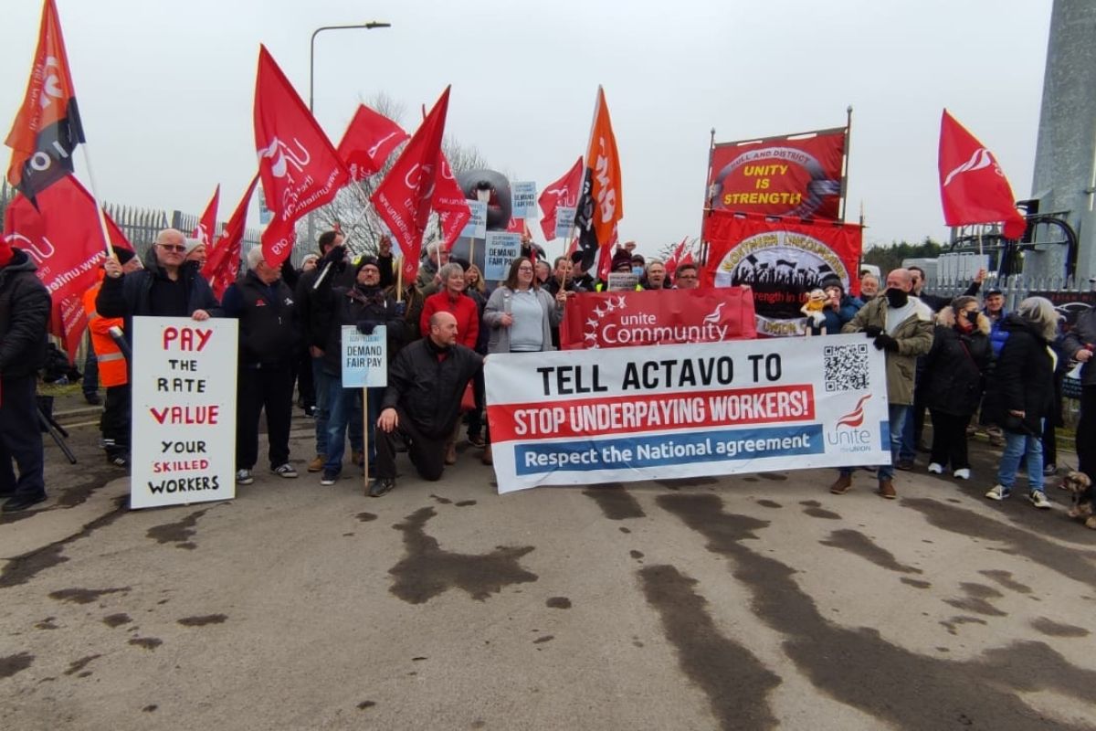 Scunthorpe scaffs escalate action in the fight for fair pay
