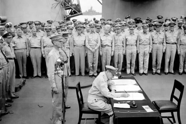 US General Douglas Macarthur signs the formal instrument of Japanese surrender in 1945 | Image: public domain