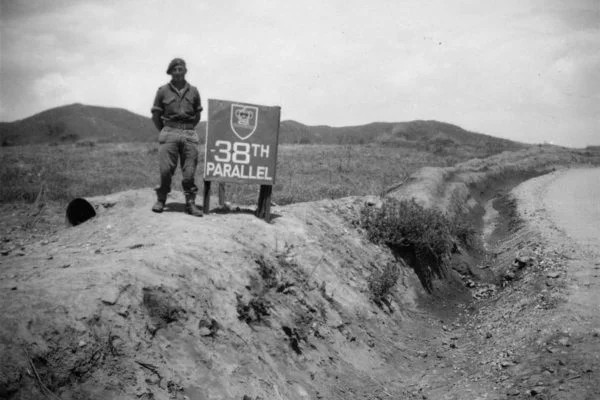 New Zealand soldier at 38th parallel, 1953